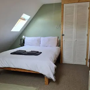 6 En-suite Bedrooms; Garden; Driveway;pet Friendly Bournemouth