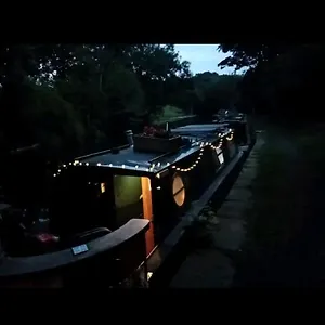 Cosy, Secluded Narrow Boat Airton